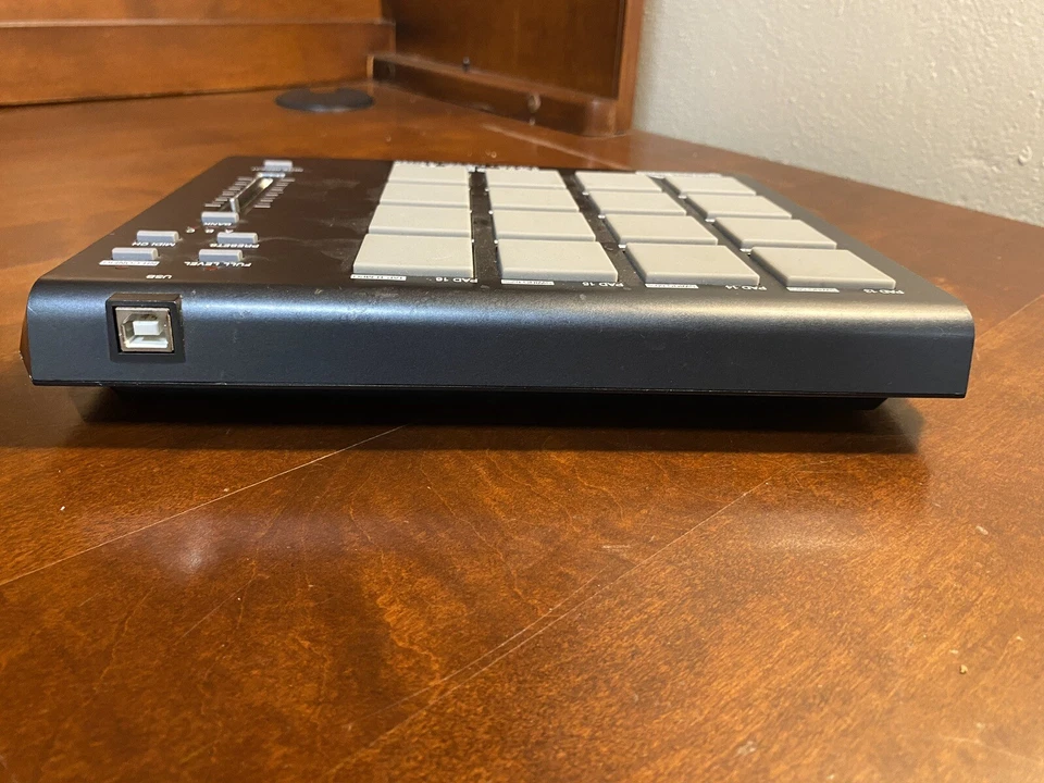 DJ EQUIPMENT Akia Professional MPD18 Compact Pad Controller - Image 3 of 4