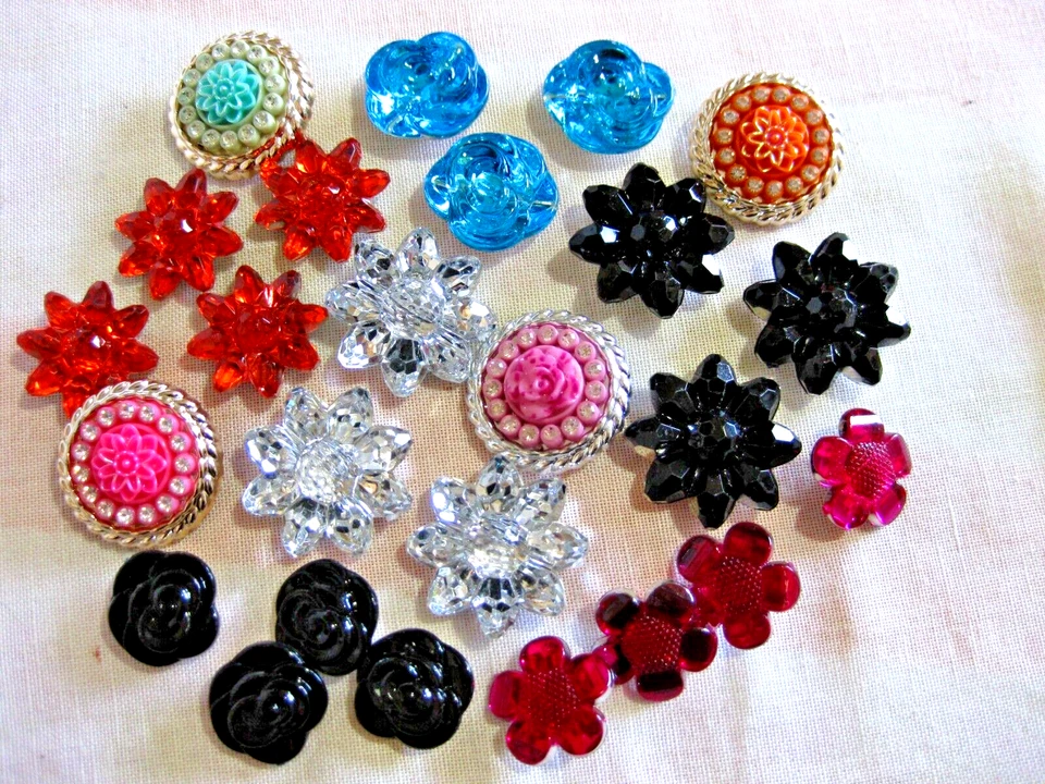 25 Rosen-Blumen-Knöpfe Blüten floral Ösenknöpfe 20-25-30mm Restposten R15 - Bild 3 von 3