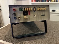 Fluke 515A Portable Calibrator (Read - for Parts)