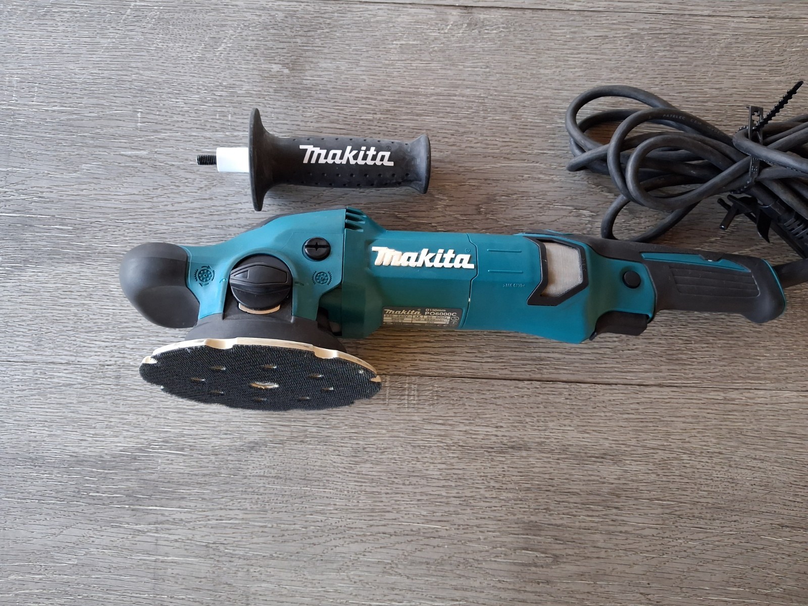 Polisseuse orbitale Makita PO6000C 150mm l'outil de detailing haut de gamme