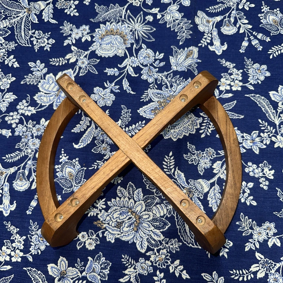 Cuenco para servir ensalada de frutas de vidrio con soporte de madera #91 de mediados de siglo 1960 y 1970 Foto 3 de 4