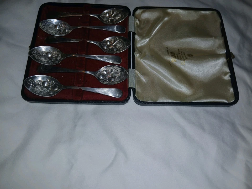 Viners Of Shefield England Pineapple Spoons KING GEORGE. - Image 4 of 4