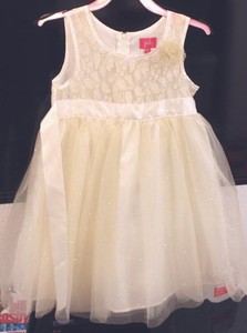 Girls Pinky White / Cream color Sleeveless Dress Flower Girl wedding Size 6