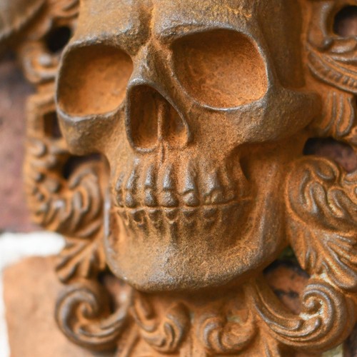 Rustic Wall-Mounted El Diablo Garden Sculpture - Cast Iron Outdoor Wall Art - Picture 3 of 6