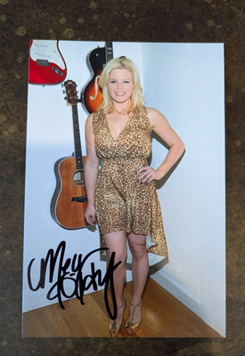 #ad Megan Hilty Signed 4 x 6 Photo Actress Singer Guaranteed to pass Authentication $30.00