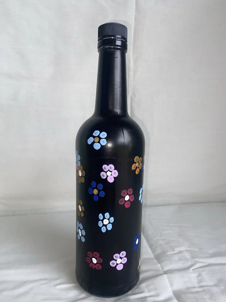Botella de vino reciclada pintada a mano Foto 3 de 4