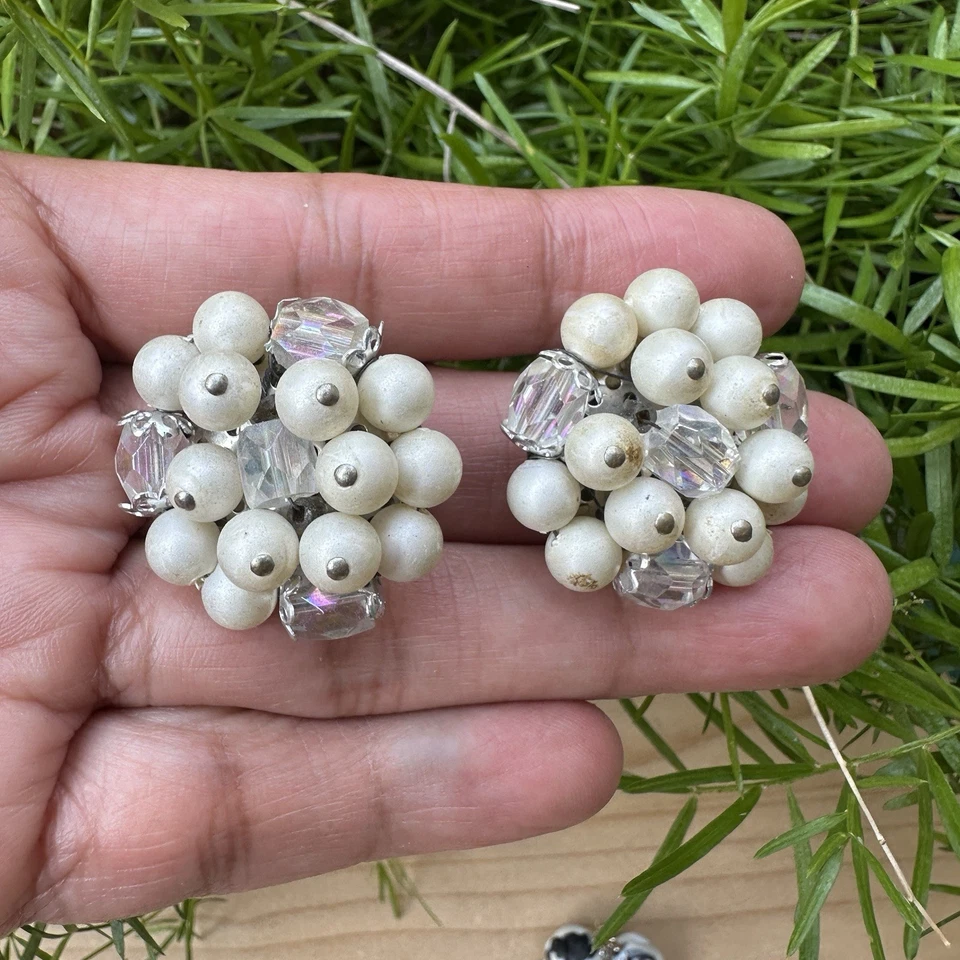 De colección 2 Pares Pendientes Flor 1" Clip Cuentas Imitación Perla Racimo Japón MCM Foto 3 de 4