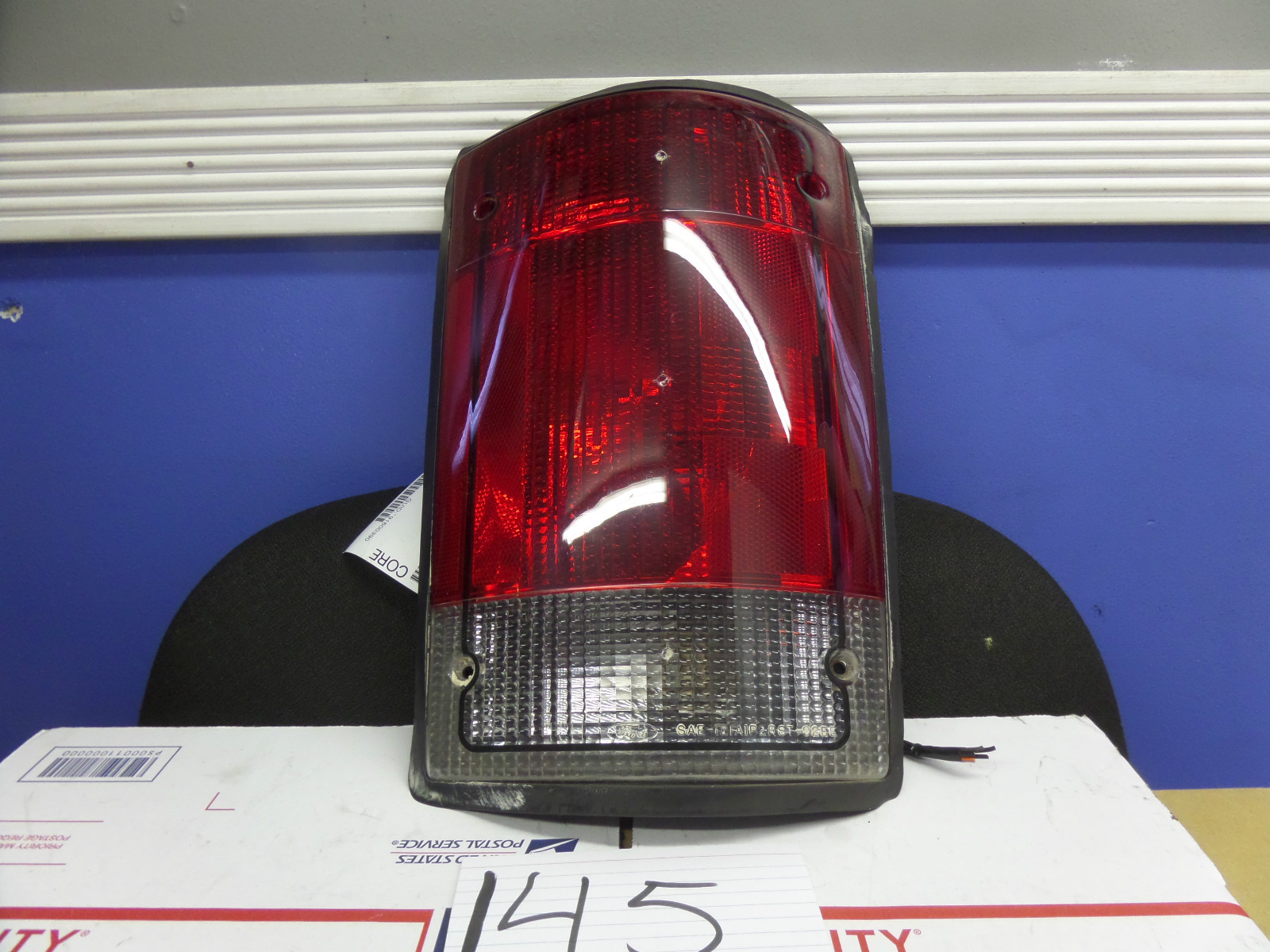 00 01 02 03 04 05 Econoline  Passenger side tail light Used rear taillight back 
