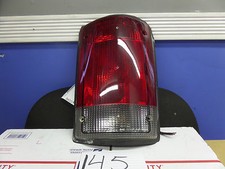 00 01 02 03 04 05 Econoline  Passenger side tail light Used rear taillight back 