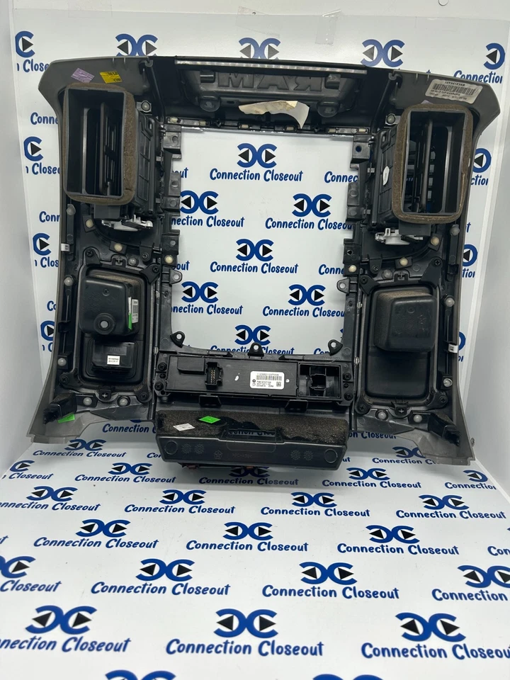 ✅ 2013-2020 RAM 1500 2500 3500 radio bisel grano madera/ajuste plateado 1VY941X9AB Foto 2 de 4