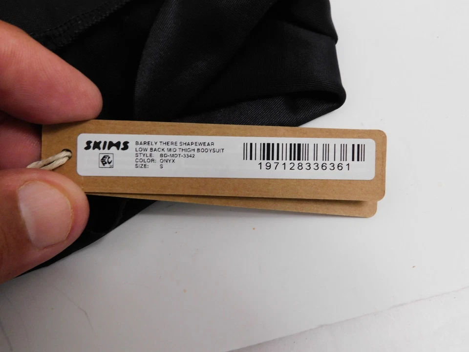 全新 Skims Barely There 塑身衣 Mid Thigh 紧身衣 Onyx 尺寸 S — 第 4/4 张图片