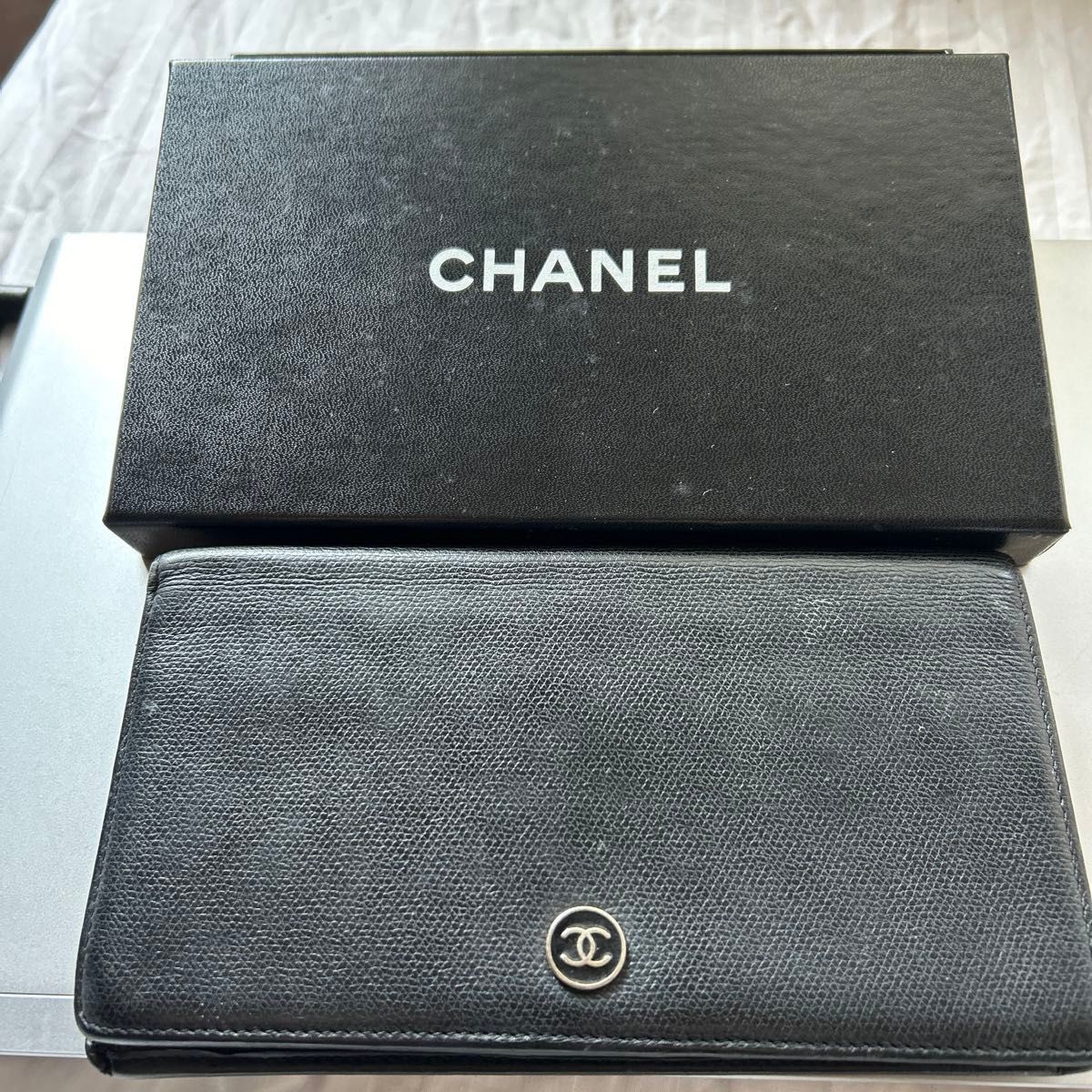 CHANEL Black Bi-Fold Wallet with Gold-T-Logo HK015305