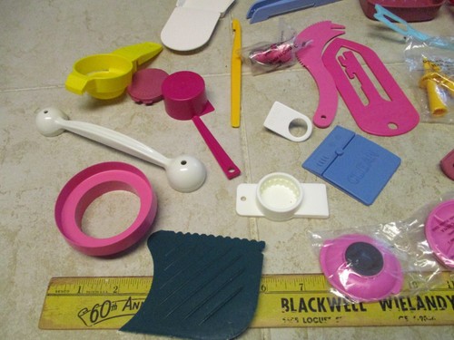 VTG NOS Lot Tupperware Gadgets Kitchen Tools Party Favors Magnet Keychain L2 - Picture 2 of 6