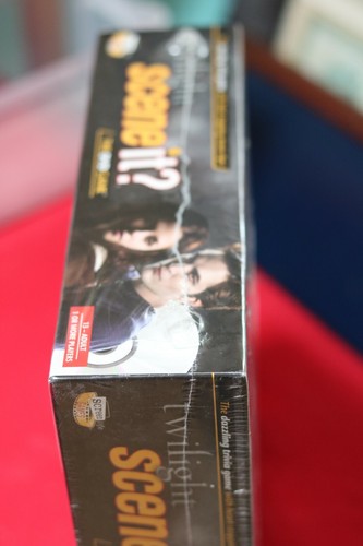 The Twilight Saga - Deluxe - Scene It? - DVD Game - NEW - Picture 2 of 3