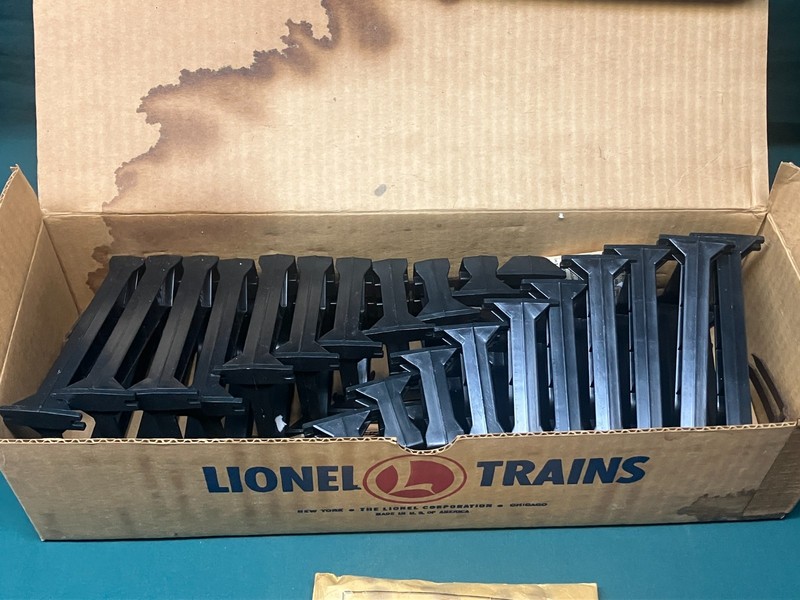 Lionel 110 Trestle Set in Original Box