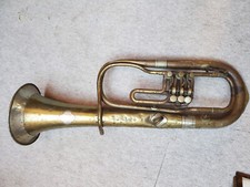 Très ancien euphonium rotatif, cor ténor ou tuba "Karl Müller Schönbach" a besoin de rép.