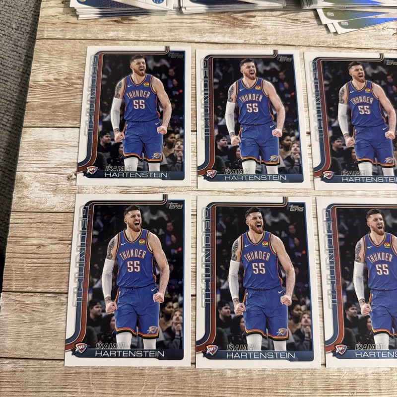 (15) Isaiah Hartenstein Lot 2025-26 Topps #120 Oklahoma City Thunder