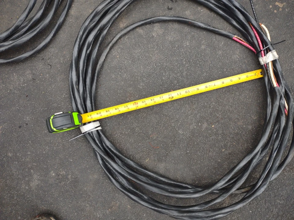 (2) Pce 6/3. ALAMBRE DE COBRE NEGRO 25-30 PIES AWG 6/3 Foto 2 de 4