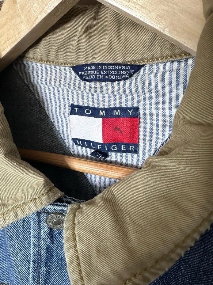 Vintage Tommy Hilfiger Denim Trucker Blue Jean Jacket Men’s Medium FAST SHIPPING - Image 4 of 4