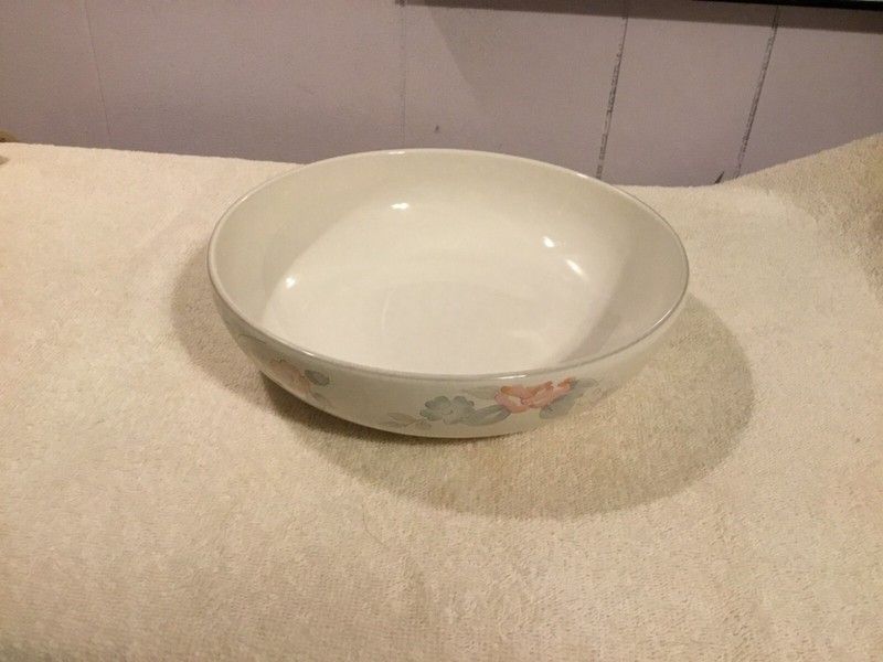 Pfaltzgraff Wyndham Round Vegetable Bowl 8 1/2" Excellent Condition
