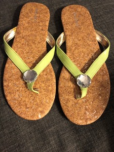 dress barn flip flops