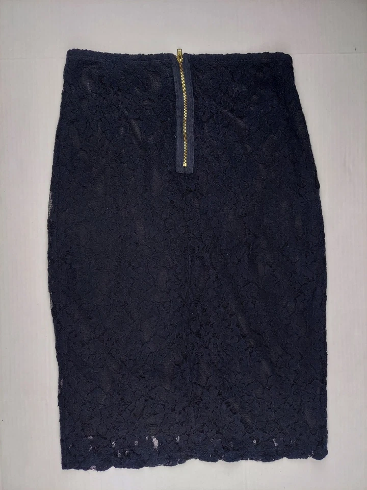 Falda Lápiz Encaje Negra Forrada Tono Latón Gruesa Cremallera Longitud Midi Gótica Floral Foto 2 de 4