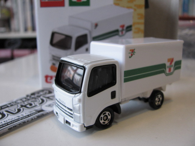 tomica seven eleven