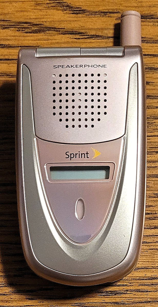 Sanyo VI-2300 - Light Pink and Silver ( Sprint ) Flip Phone - Very
