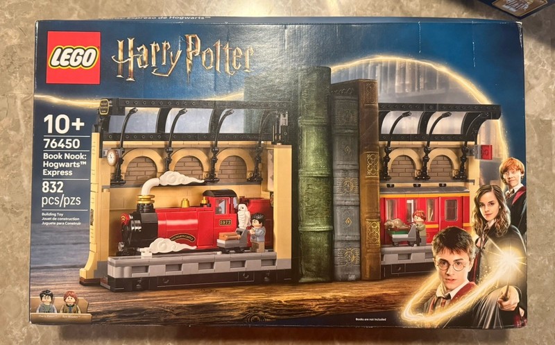 LEGO Harry Potter 76450 Hogwarts Express Book Nook No Reserve! Brand New !