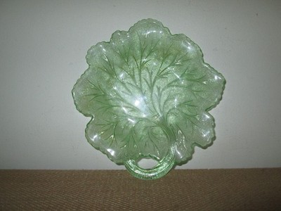 Vintage INDIANA GLASS Green Uranium Cabbage Leaf Nappy Bowl Twiggy Bowl Dish