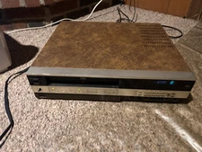 Vintage Zenith VCR VR-2150 VHS Video Cassette Recorder Woodgrain RARE Powers On