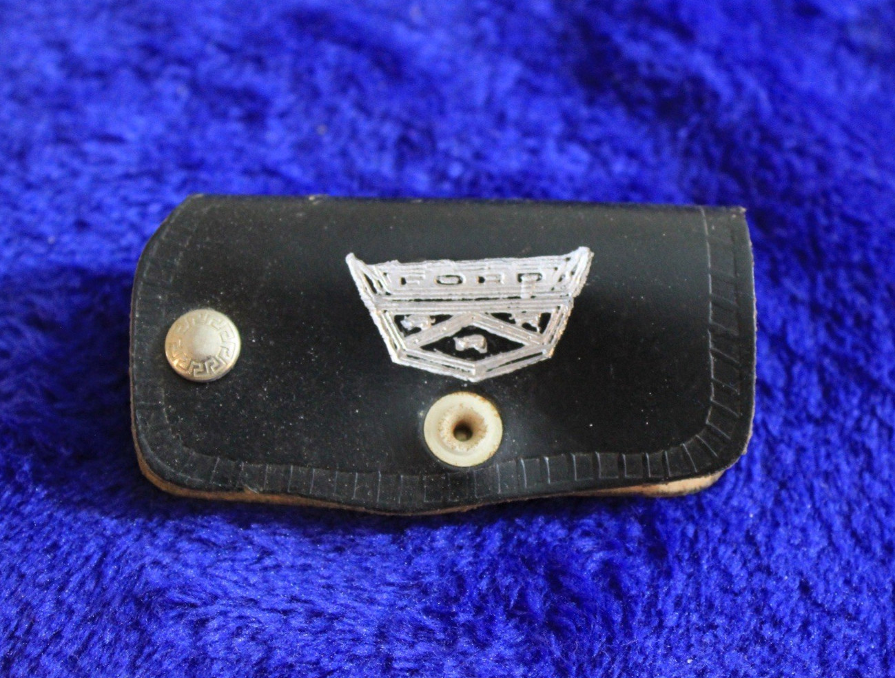 Leather Ford Crest Key Case Ring Key Chain Fob Accessory Truck Bronco Falcon