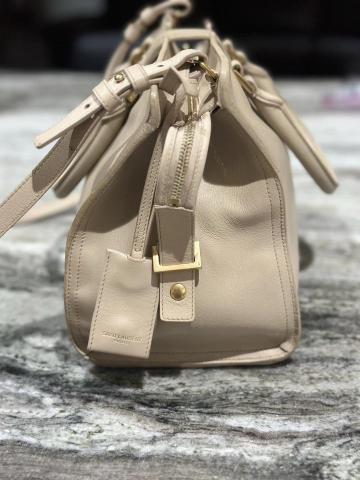 Saint Laurent Clásico Y Cabas Cuero Pequeño Pre Amado Excelente Estado Certificado de Autenticidad incluido Foto 3 de 4