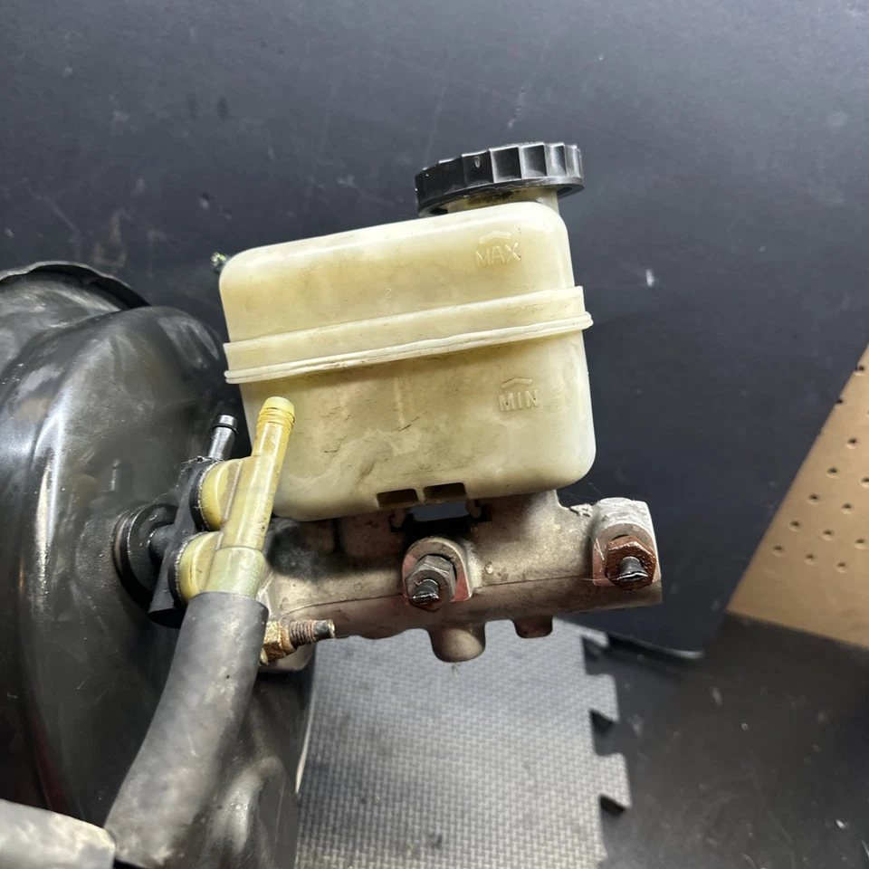 Tanque de depósito de cilindro maestro servo refuerzo de freno OEM 2006 Ford Expedition Foto 4 de 4