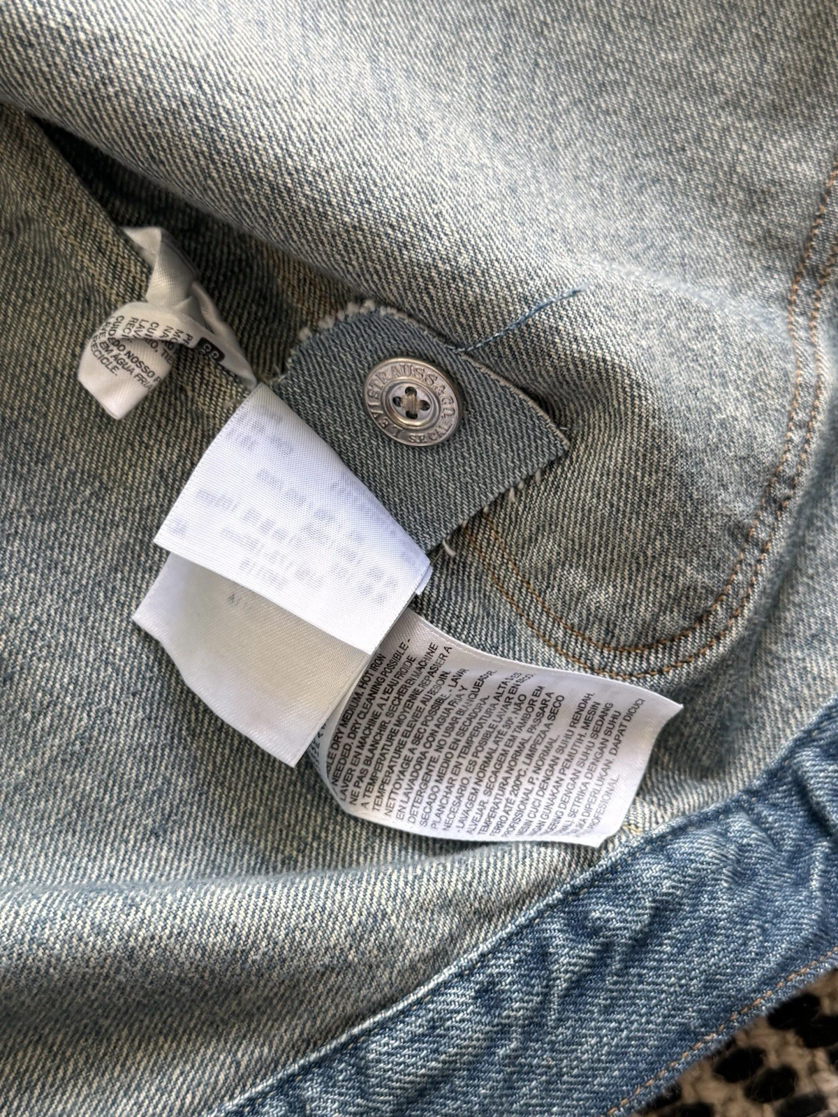 Levi’s  Blue Denim extra light distressed rare L image 10