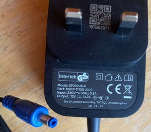 Original SP210UK-K Sky Q HUB/Router 12V Netzteil