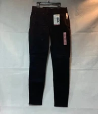 Signature by Levi Strauss. Gold Label Pull-On Skinny Jean. Black. 6L | W28 L32