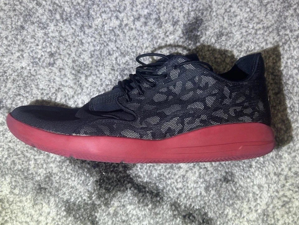 Zapatillas Michael Jordan Eclipse Rojo/Negro EE. UU. 11,5 M Foto 3 de 4