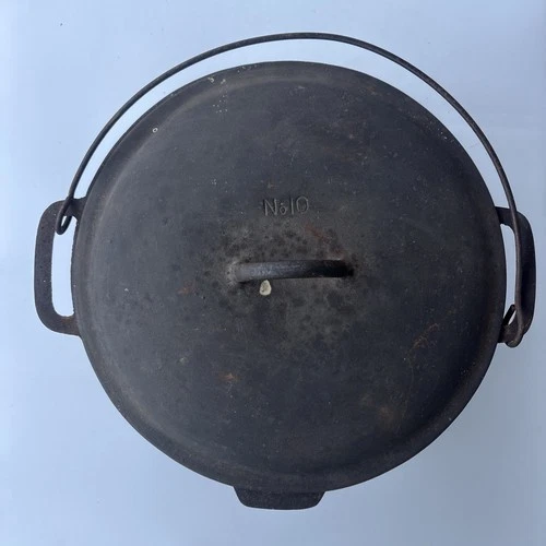 Vollrath Cast Iron Dutch Oven #10 with Handled Lid