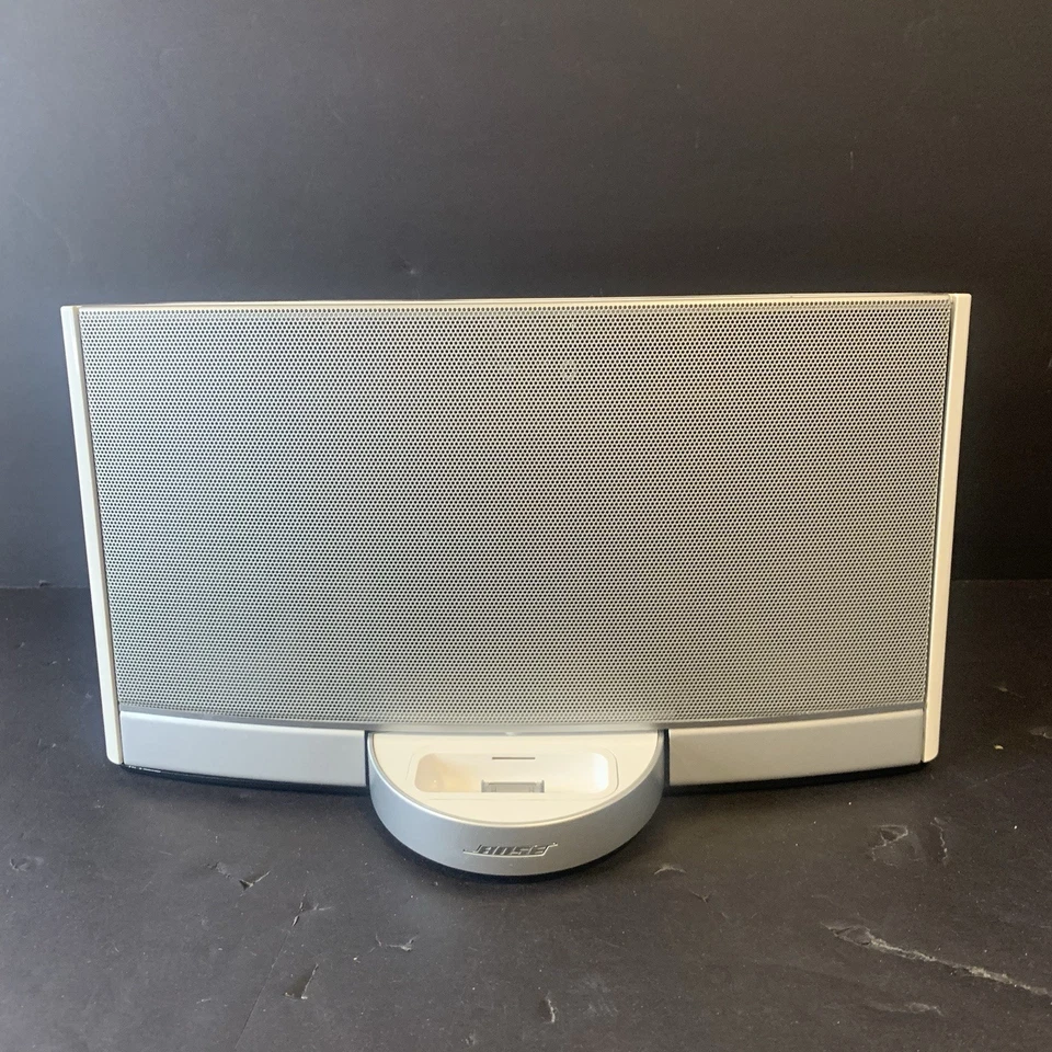Bose SoundDock N123 Portable Digital Music System w/ Remote & Charger White - Image 3 of 4