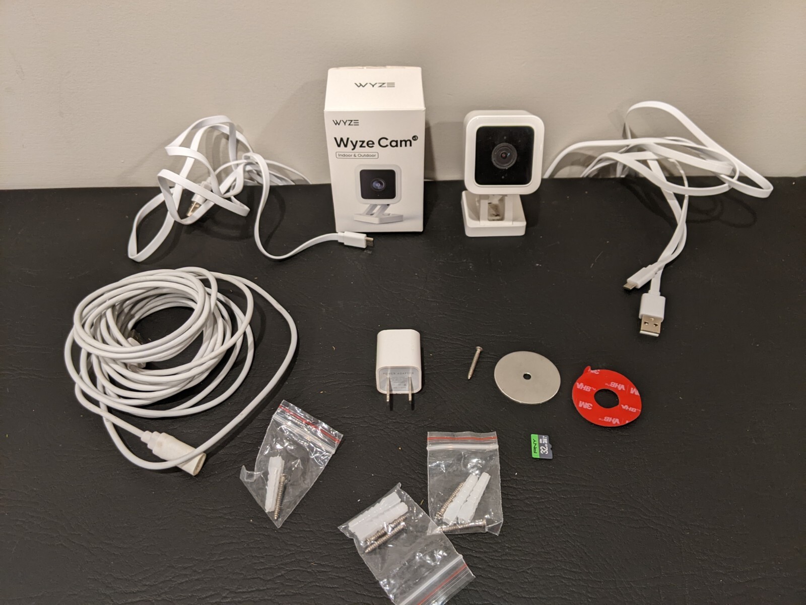 Wyze Cam v3 1080p HD Indoor/Outdoor Video Security Camera EXTRAS (SD