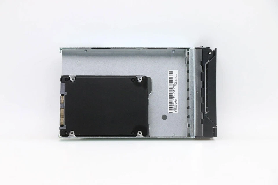 Lenovo 00XH053 4XB0K12262 800GB ThinkServer SAS 12Gbps SSD 2.5" IN 3.5'' TRAY - Image 3 of 4
