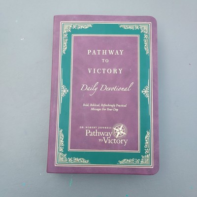 Pathway to Victory : Daily Devotional by Dr. Robert Jeffress 2022 