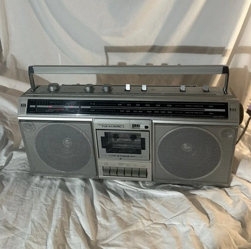 Realistic SCR-10 Boombox Cassette Player/Recorder/Radio Portable Stereo [TESTED]
