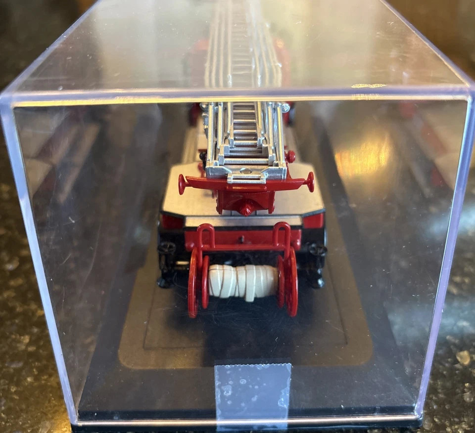 Signature Series 1944 Mercedes Benz L4500F Fire Truck Diecast Toy Car Model - Image 4 of 4