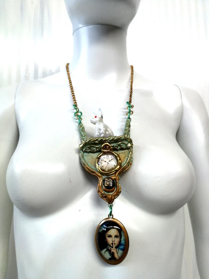 Jewelry Necklace Pendant Luxury Art Deco White Rabbit Alice in Wonderland Charm — 第 3/4 张图片