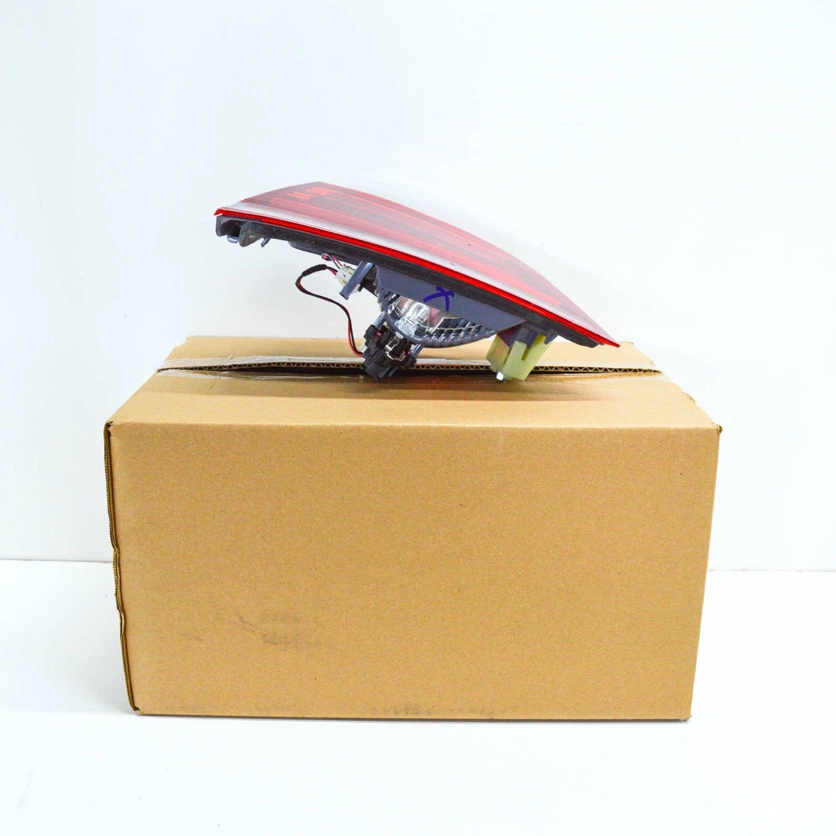 NEW BMW X3 F25 REAR TAILGATE RIGHT TAILLIGHT 63217217314 7217314  