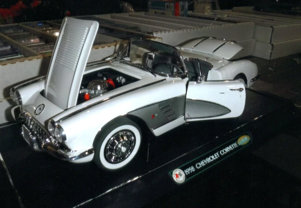 1958 CHEVROLET CORVETTE 1958 WHITE 1/2 SCALE BY GEARBOX NIB NEVER DISPLAYED - Image 2 of 4