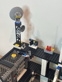 Lego 7744 City: Police Headquarters 95% Complete Minifigures Manuals