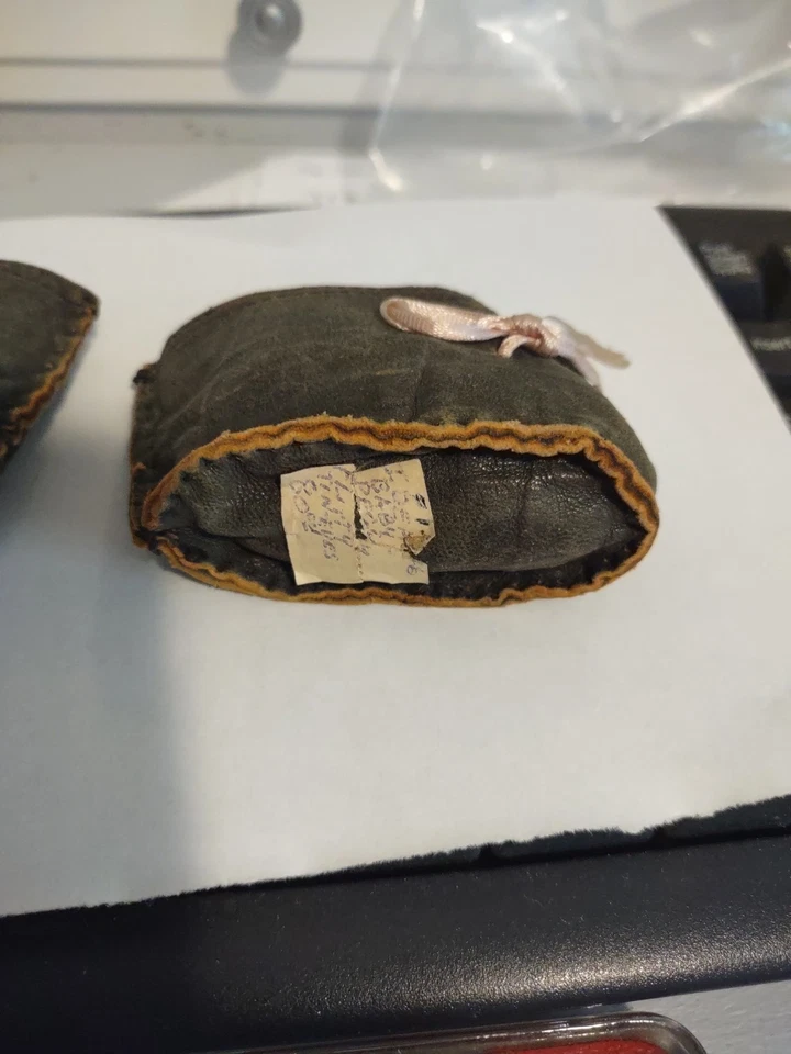 Botines antiguos ideales de cuero para muñeca Baby Peggy 2 1/2" de largo Foto 4 de 4